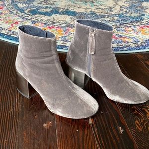 Topshop silver gray velvet booties, Sz 39 (US 8)